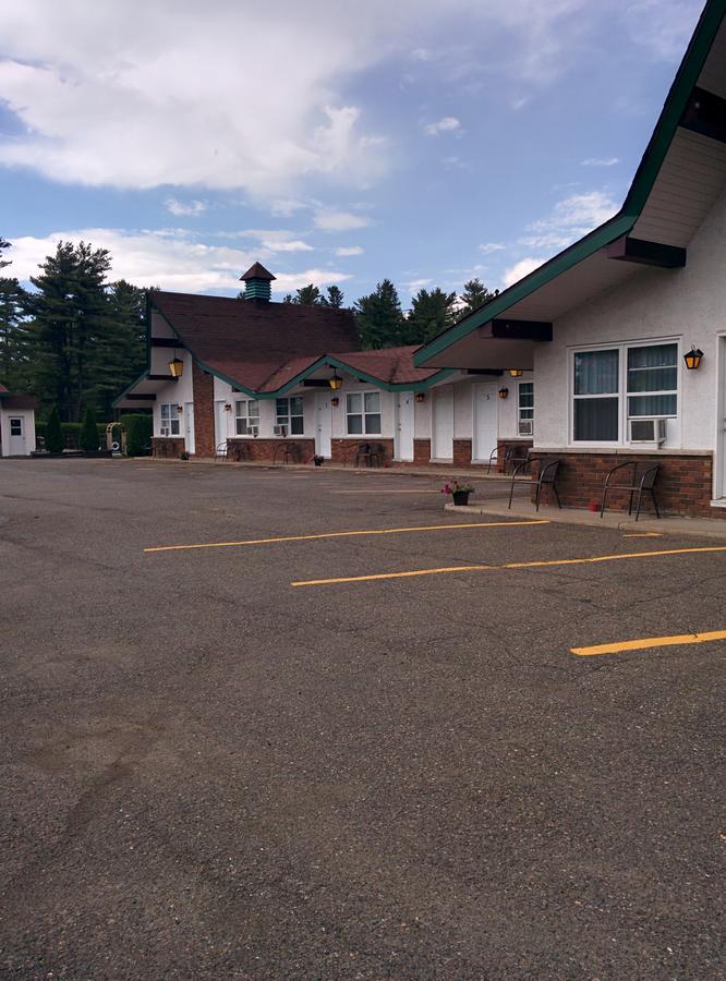 Motel Les Pins Granby Exterior foto