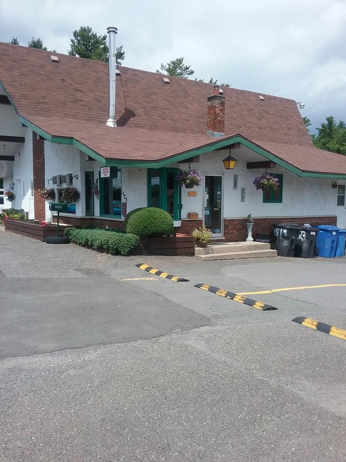 Motel Les Pins Granby Exterior foto