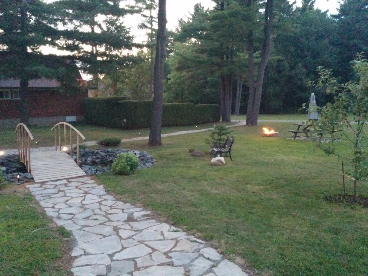 Motel Les Pins Granby Exterior foto